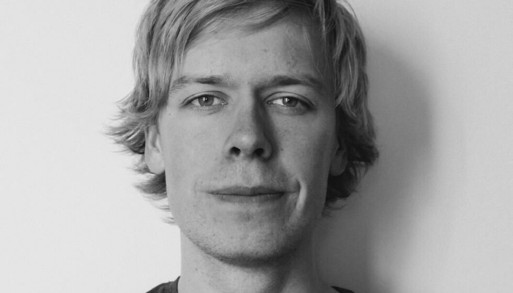 Eivind Myklebust har lite behov for å slakte bøker. «Når ein er relativt ung og relativt fersk mannleg kritikar, er det lett å hamne i bås blant betrevitande unge menn med markeringsbehov og posisjoneringsiver. Kanskje har eg frykta å bli plassert der», sier han. Som nyslått årets kritiker tenker han at han framover kan slå seg mer løs. Foto: Tuva Maria Engdal. Eivind Myklebust har lite behov for å slakte bøker. «Når ein er relativt ung og relativt fersk mannleg kritikar, er det lett å hamne i bås blant betrevitande unge menn med markeringsbehov og posisjoneringsiver. Kanskje har eg frykta å bli plassert der», sier han. Som nyslått årets kritiker tenker han at han framover kan slå seg mer løs. Foto: Tuva Maria Engdal.