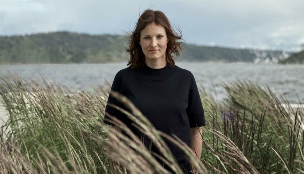 Da Agnes Ravatn utga den krimaktige romanen "Dei sju dørane" i fjor, uttalte hun at hun håper romanen kan være "ein smart roman for dei som vanlegvis les krim". Hun antyder altså ta boka er noe mer enn en vanlig krim - og at det er derfor den er god? Foto: Marius Viken. Da Agnes Ravatn utga den krimaktige romanen "Dei sju dørane" i fjor, uttalte hun at hun håper romanen kan være "ein smart roman for dei som vanlegvis les krim". Hun antyder altså ta boka er noe mer enn en vanlig krim - og at det er derfor den er god? Foto: Marius Viken.