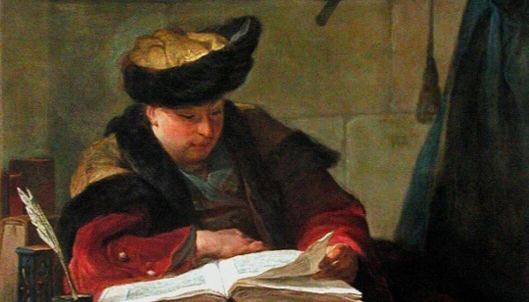 I 1739 malte Jean-Baptiste-Siméon Chardin «Portrett av maleren Joseph Aved», også kalt «Kjemikeren i sitt laboratorium» og «Suffløren». Maleriet henger i Louvre. Som vi ser, er han fordypet og fornøyet av det han leser, og lyset faller klart og ansporende på boksiden. Alt virker behagelig og ligger til rette for en lang og god lesestund. Men er det ikke et timeglass som renner der på bordet? Og hva med snorene som henger der, er de til for å heise forhenget? På hvilket sted befinner denne «maleren» seg egentlig?
Kilde: Wikimedia.