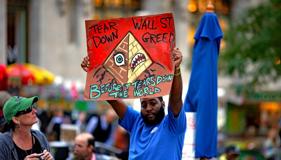 En demonstrant under en Occupy Wall Street-demonstrasjon.